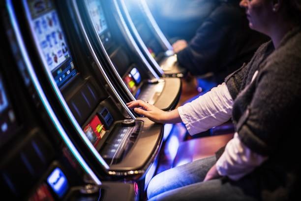 poltartoto login mobile app interface showing slot games and live casino options